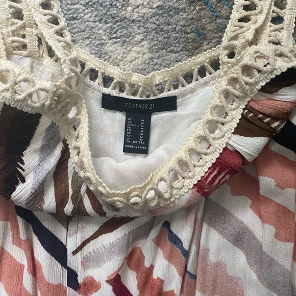 Multi-colored maxi dress. Size medium. Forever 21. Like new. Good condition - Picture 3 of 3